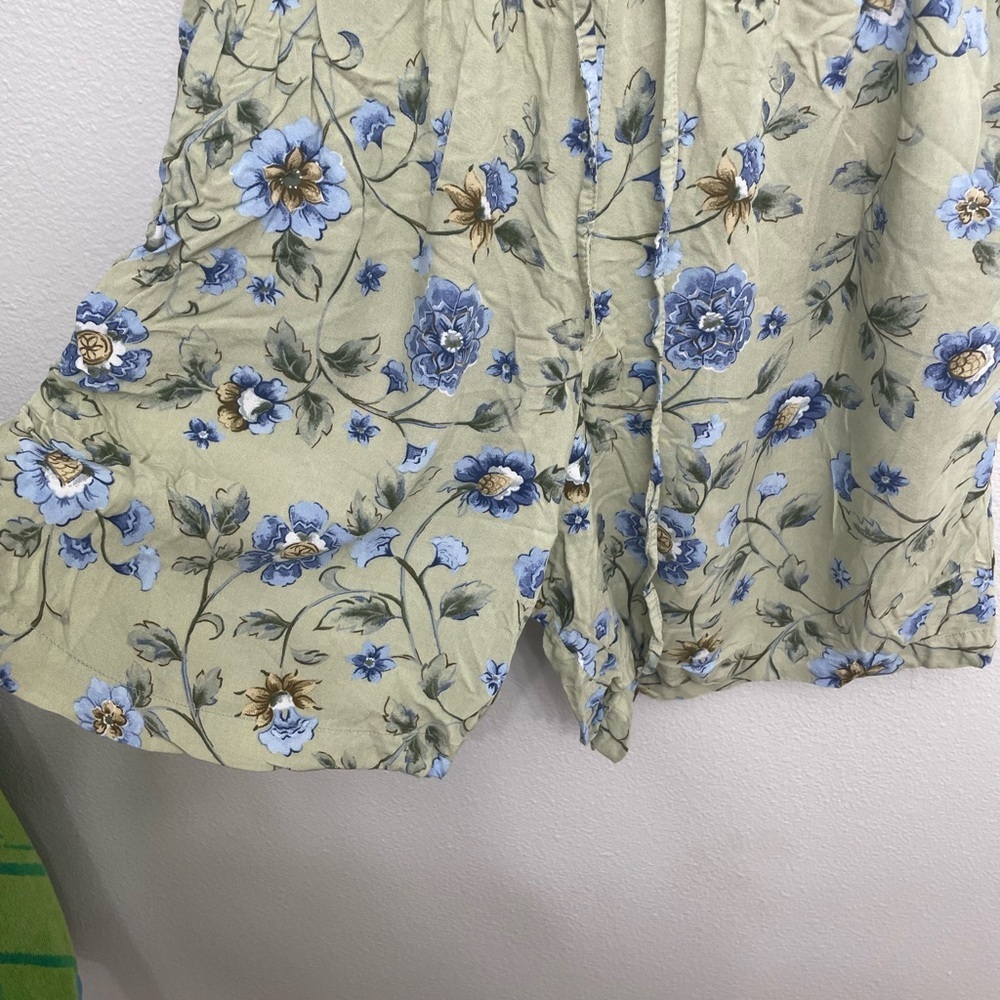 New Look Green and Blue Flat Front Shorts - Picture 5 of 7